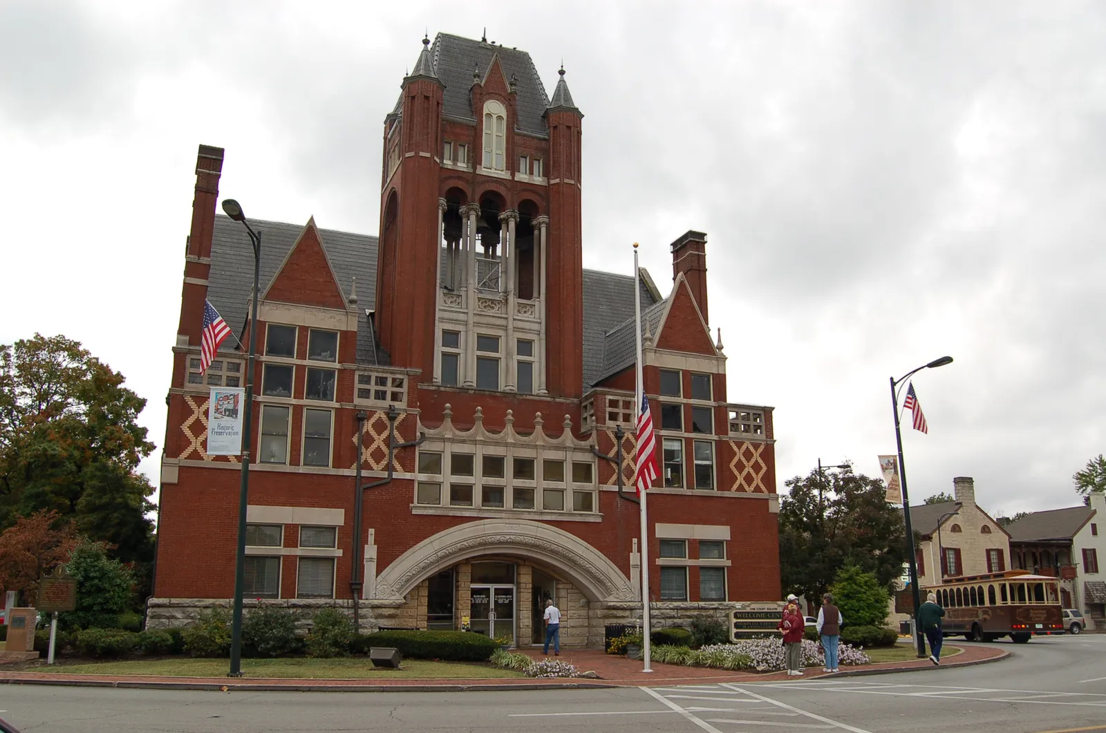 The historic red brick courthouse on Court Square in downtown Bardstown, Kentucky